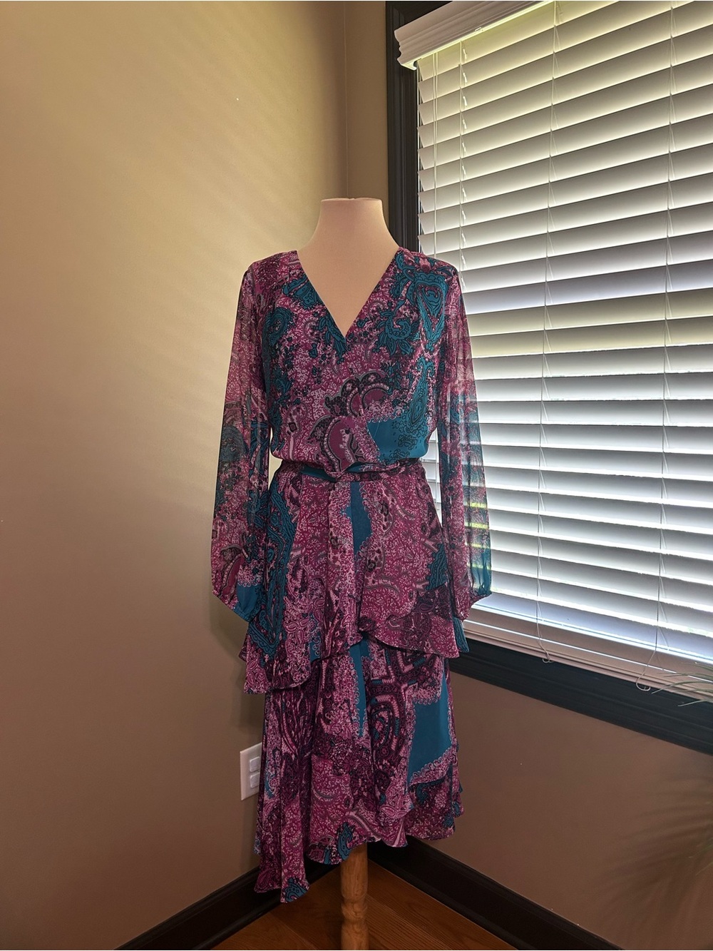 Tahari Purple & Teal Paisley Tiered V-Neck Long Sleeve Dress